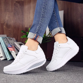 Женская обувь для встряхивания, мягкая белая обувь для медсестры, спортивные кроссовки Fly Weaving, Zapatillas Gimnasio Mujer